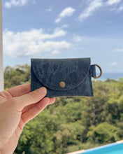 Load image into Gallery viewer, Karaya Snap Wallet 2.0 - Ocean
