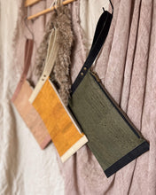 Load image into Gallery viewer, Tanama Wristlet - Plátano & Midnight