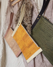 Load image into Gallery viewer, Tanama Wristlet - Mangó & Limón