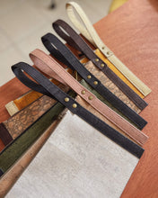 Load image into Gallery viewer, Tanama Wristlet - Plátano & Midnight