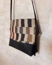 Load image into Gallery viewer, Colibrí Crossbody - Midnight &amp; Adoquines
