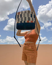 Load image into Gallery viewer, Colibrí Crossbody - Midnight &amp; Adoquines
