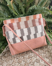 Load image into Gallery viewer, Colibrí Crossbody - Adoquines &amp; Guava
