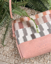 Load image into Gallery viewer, Colibrí Crossbody - Adoquines &amp; Guava

