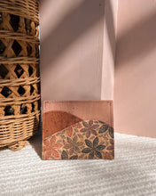 Load image into Gallery viewer, Yunque Card Wallet - Jazmín Print
