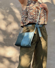 Load image into Gallery viewer, Palma Crossbody - Mar Caribe &amp; Rainforest
